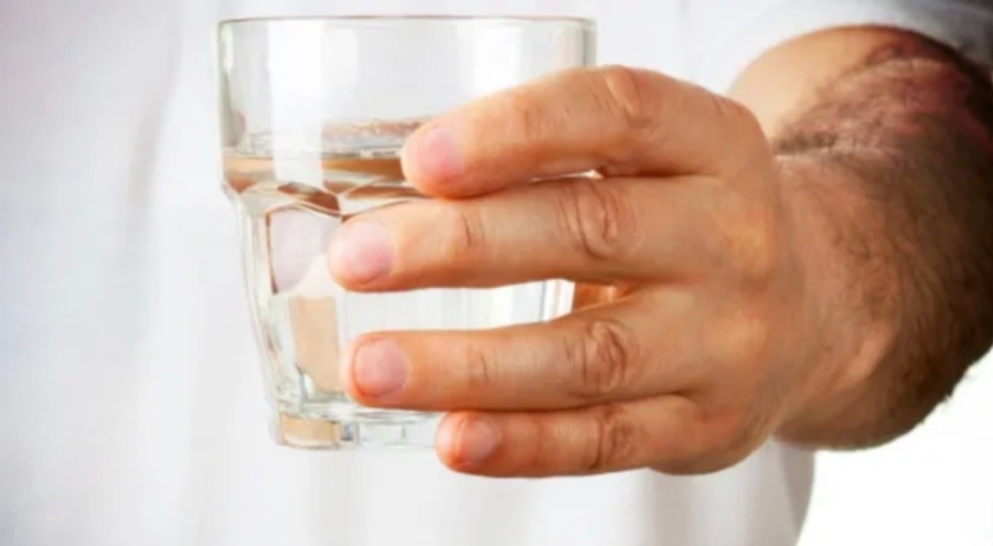 Yaşlı kadının şüpheli ölümü 3 yıl sonra su bardağında kalan parmak iziyle çözüldü