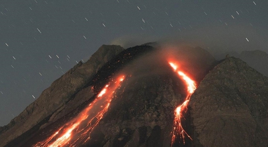 Japonya'da Sakurajima Yanardağı patladı!