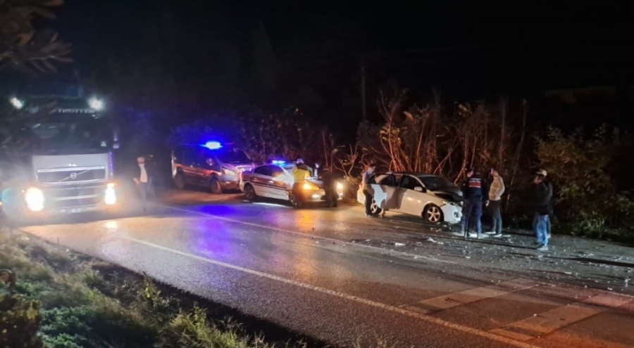 Bursa'da tır ile otomobil çarpıştı: 1 kişi yaralandı