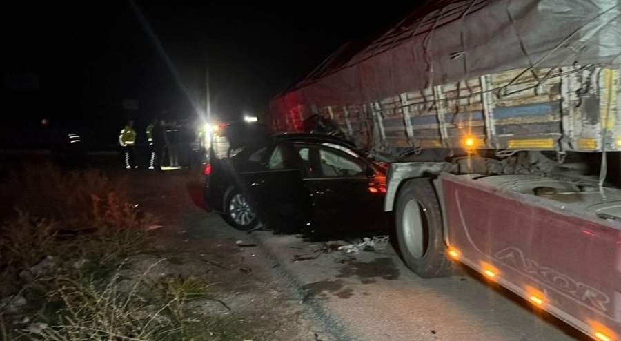 Afyonkarahisar'da otomobil tırla çarpıştı: 2 ölü, 2 yaralı