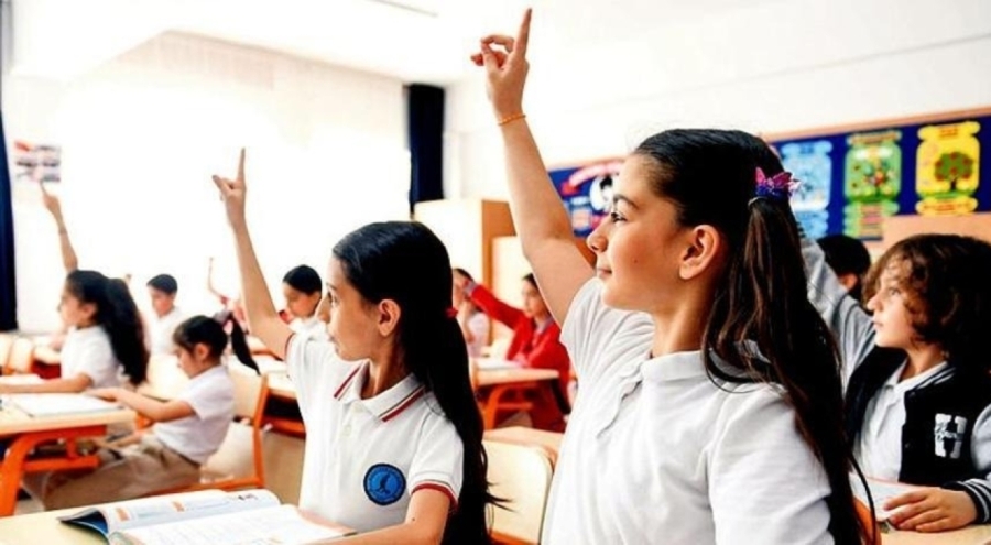 Milyonlarca öğrenci yeniden dersbaşı yapıyor