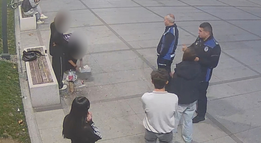 Bursa'da çevreyi kirletenler, süpürmeden kalkamadı