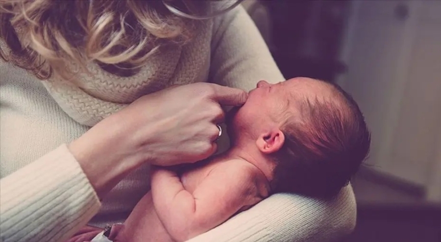 Doğum izni artıyor, babaların izni de iki katına çıkacak