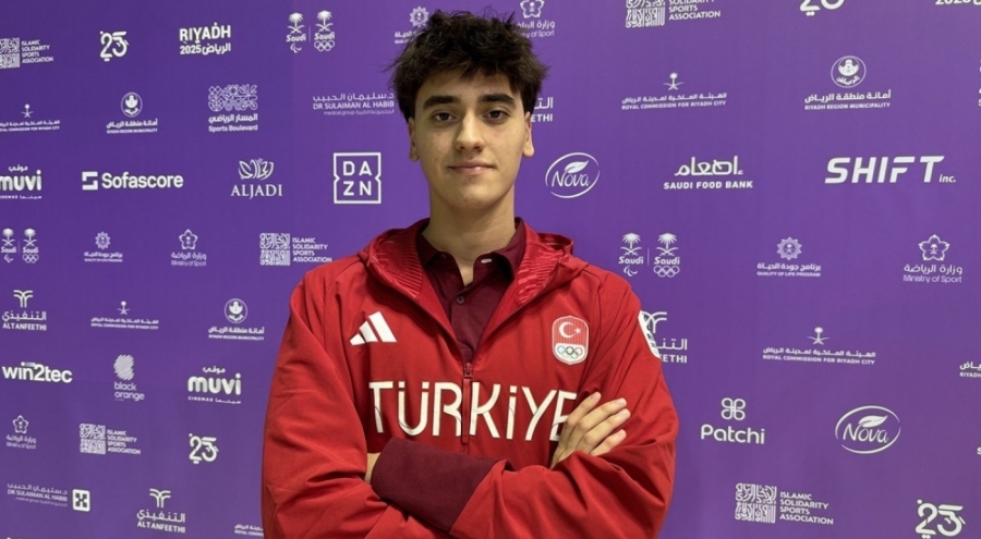 Milli yüzücü Kuzey Tunçelli, Teksas Üniversitesi'nin takımına girdi