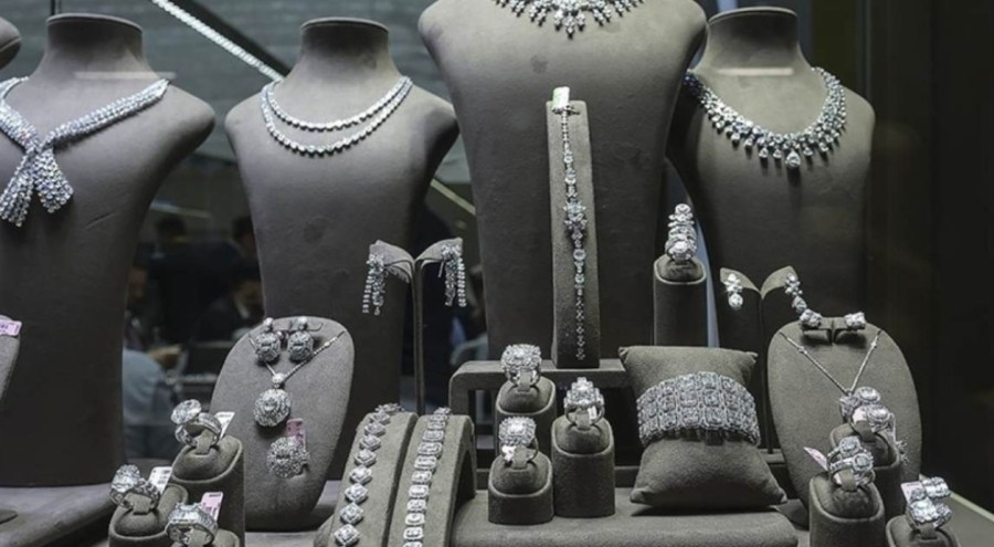 Lüks aksesuar mağazası soyuldu