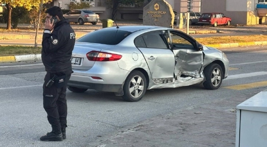 Erzincan'da trafik kazası: 2'si çocuk 4 kişi yaralandı