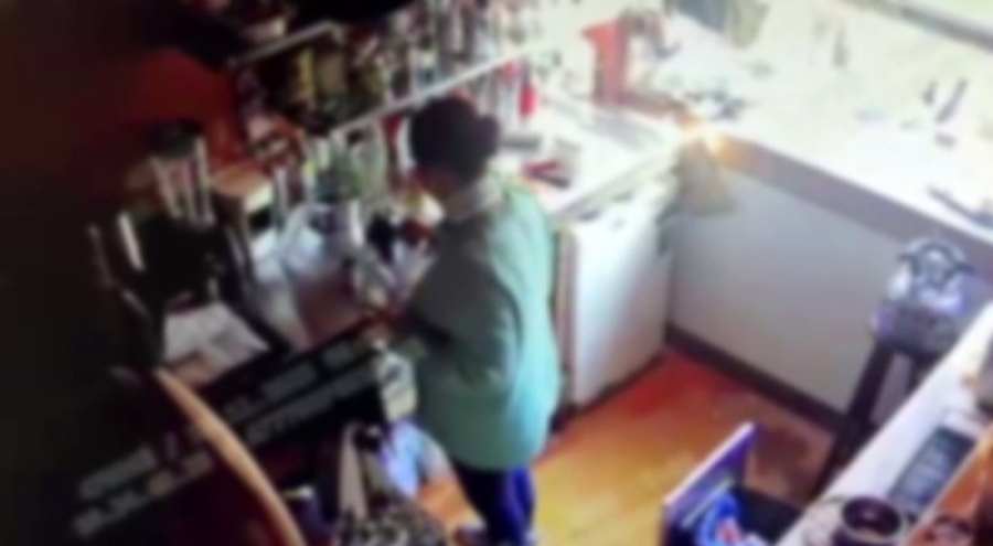 Beyoğlu'nda kafede kahve yerine bulaşık deterjanı içirilen kadın zehirlendi