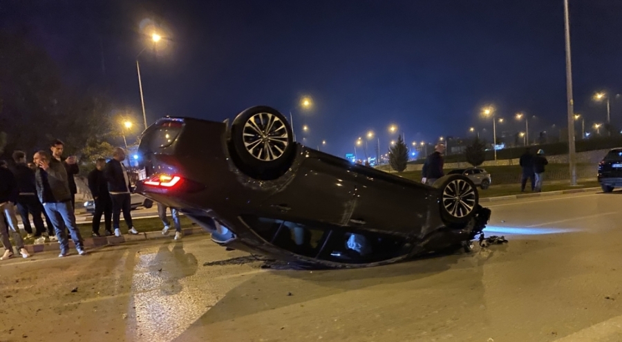 Bursa'da kaza yapan araç takla attı: 2 yaralı