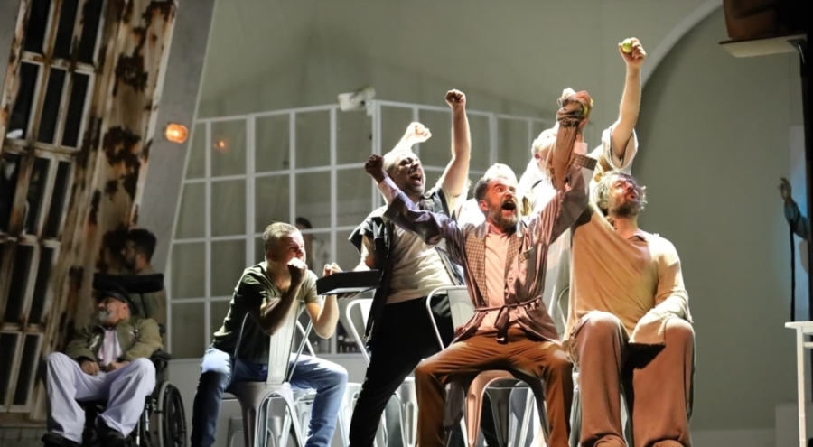 Bursa Büyükşehir Belediyesi Şehir Tiyatrosu perdelerini öğretmenler için ücretsiz açıyor