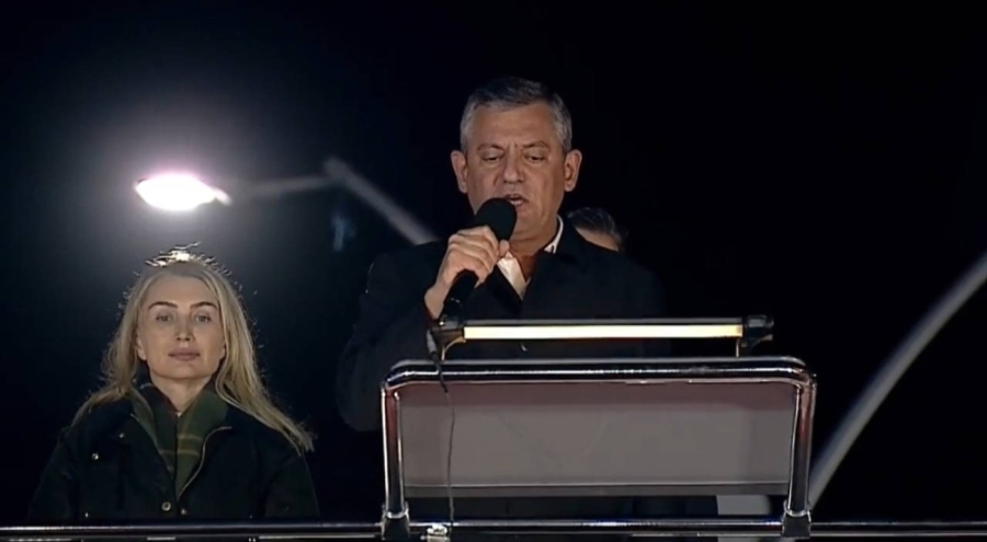 'Milletin İradesi' İstanbul Sultangazi'de... Özgür Özel: Benim şatafata değil, bu meydana ihtiyac...