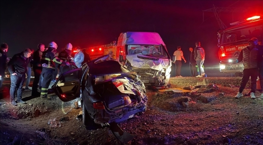 Diyarbakır'da katliam gibi kaza! 5 araç birbirine girdi