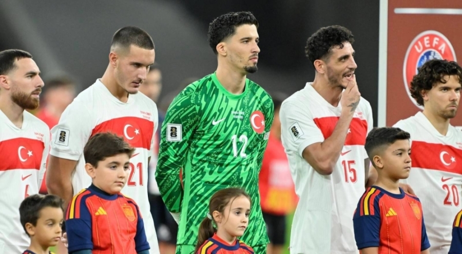 Altay Bayındır maç sonu konuştu: Biz Türkiye'yiz, sonuna kadar mücadele ederiz