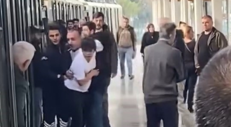 Bursa'da metroda koltuk kavgası!