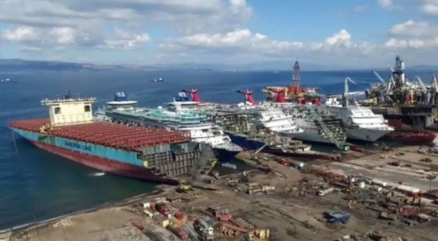 İstanbul açıklarında gemide zehirlenme! 1 mürettebat yaşamını yitirdi