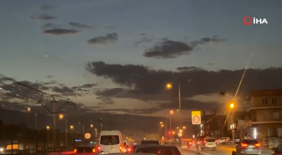 Bursa semalarında timsaha benzeyen bulut görüldü