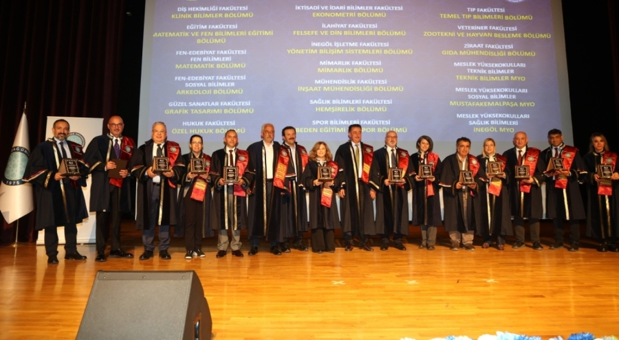 Bursa Uludağ Üniversitesi'nde 2024 Yılı Akademik Performans Ödülleri sahiplerini buldu