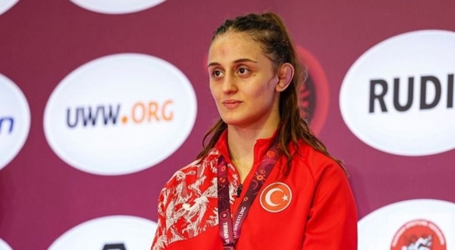 Milli güreşçi Selvi İlyasoğlu'ndan bronz madalya