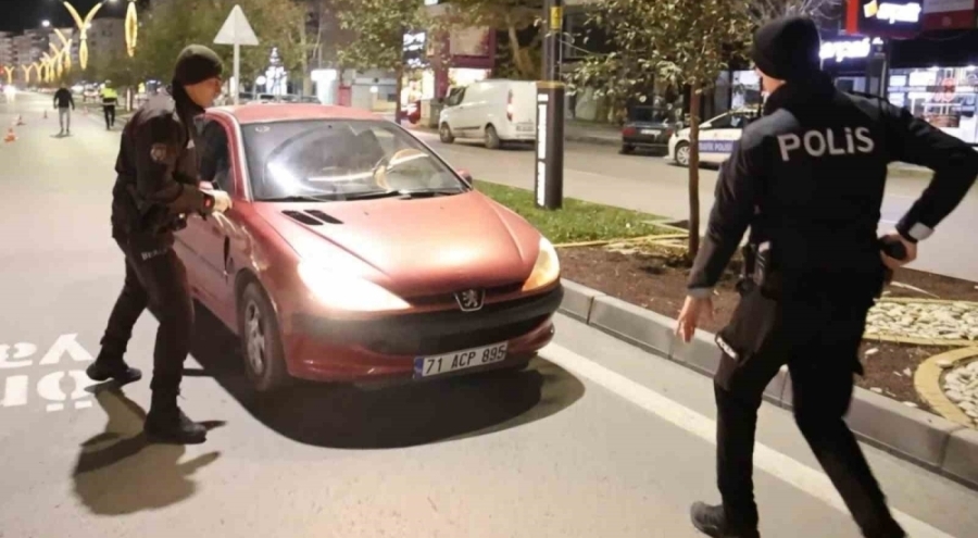 Polisten kaçmak isteyen 15 yaşındaki sürücü yakalandı