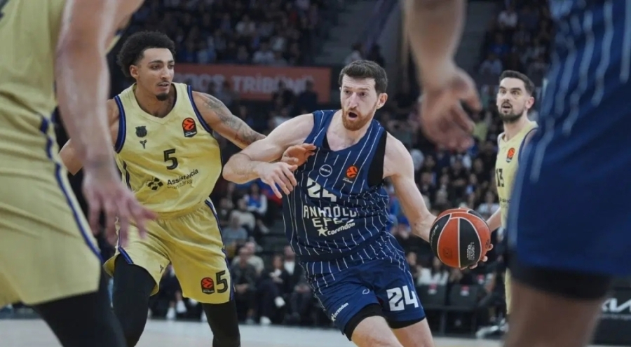 Anadolu Efes, Barcelona'yı tek fark ile geçti