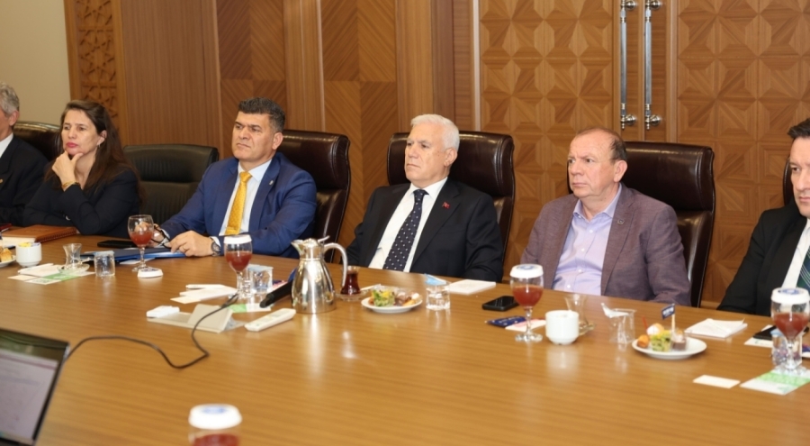 Bursa Büyükşehir Belediye Başkanı Bozbey: "Su tüketen sanayi tartışılmalı"