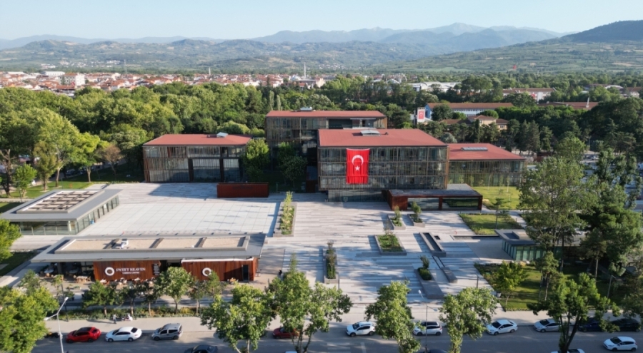 İnegöl'de 1000 üniversite öğrencisine maddi destek