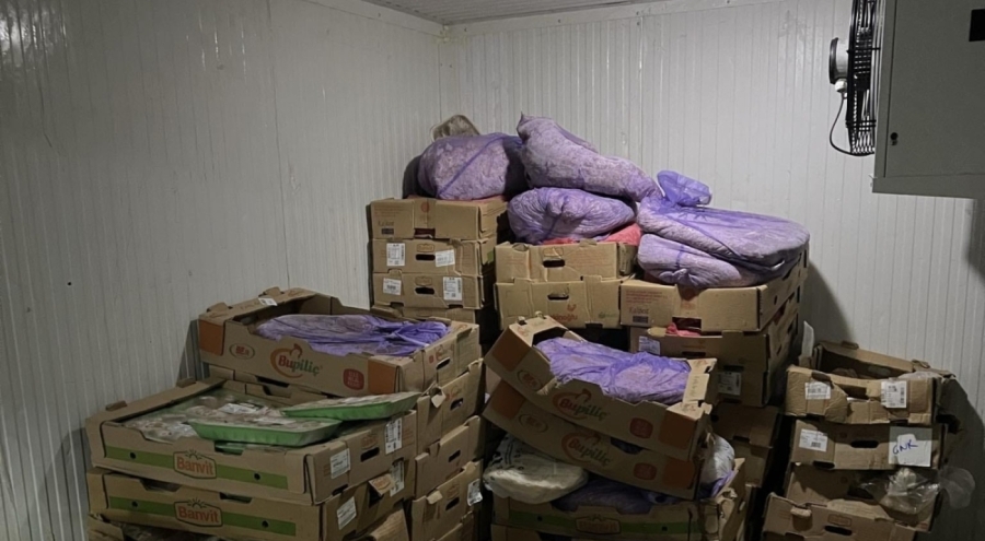 Şarküteride skandal: Kıyma makinesi kurtlanmış hâlde yakalandı