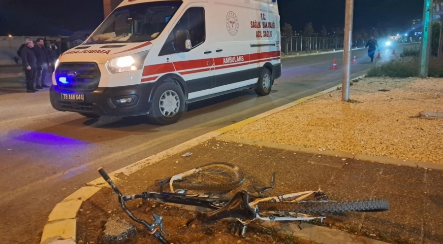 Kilis'te otomobille çarpışan bisikletli hayatını kaybetti