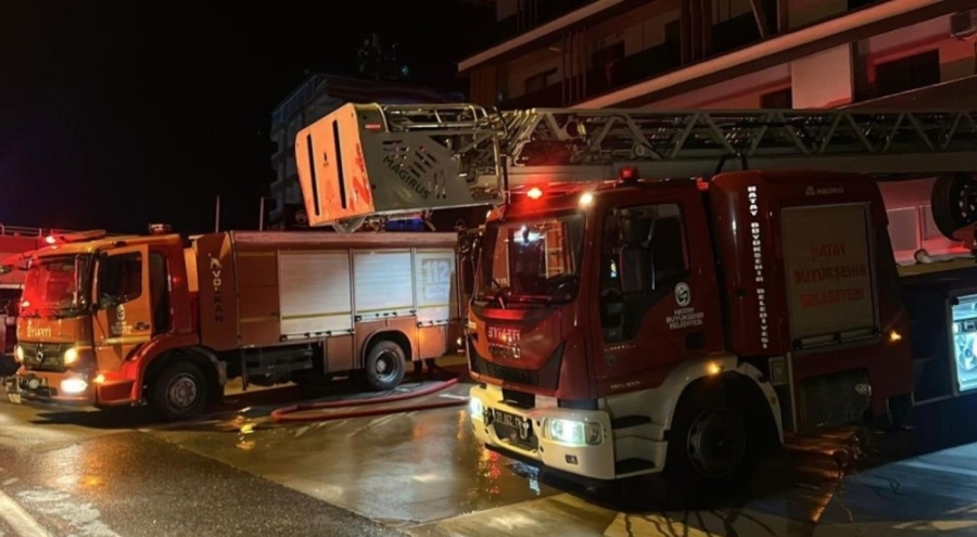 Galeride çıkan yangında 2 kişi öldü, 14 kişi tedavi altına alındı