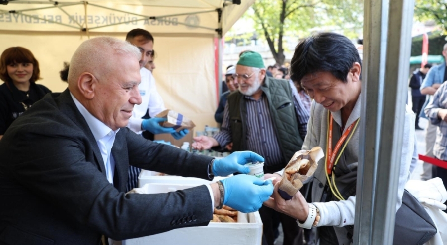 Bursa'da Dünya Cantık Günü'nde ücretsiz ikram edildi