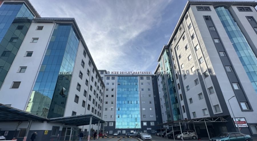 Rize'de 40 öğrenci yedikleri yemekten zehirlenerek hastaneye kaldırıldı