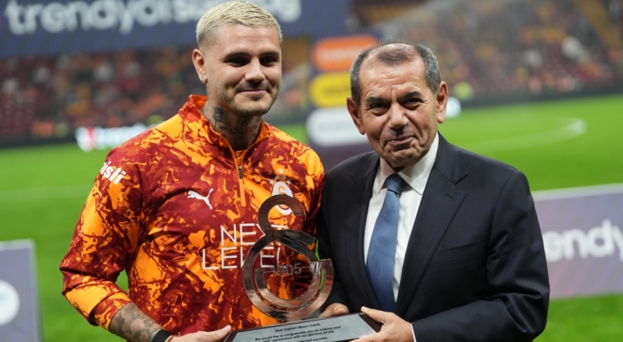 Galatasaray'dan Icardi'ye 100. maç plaketi