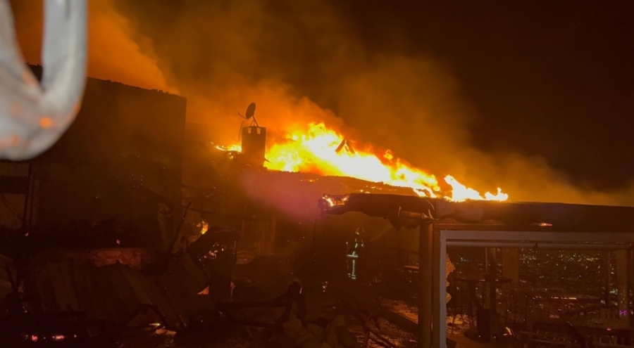 Bursa'da yangın çıkan kafe kül oldu!