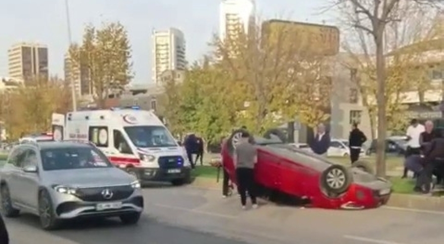 Bursa'daki kazada takla atan otomobilde sürücü sıkıştı