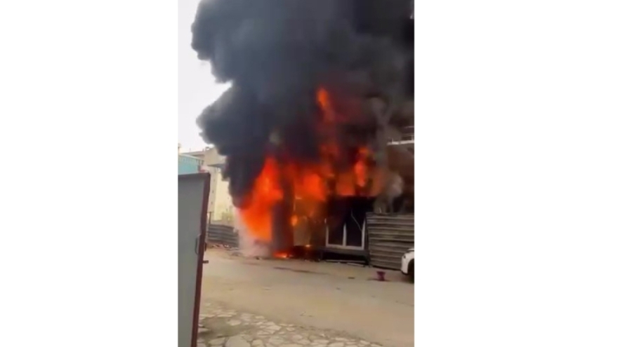 İnşaat alanındaki işçi konteyneri alevlere teslim oldu