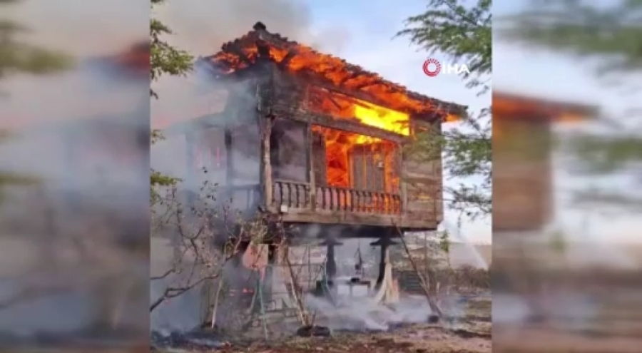 Ankara'da 200 yıllık serender yangında kül oldu