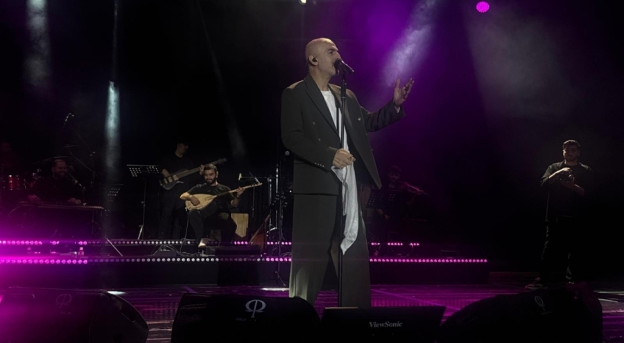 Soner Sarıkabadayı Bursa'da sahne aldı