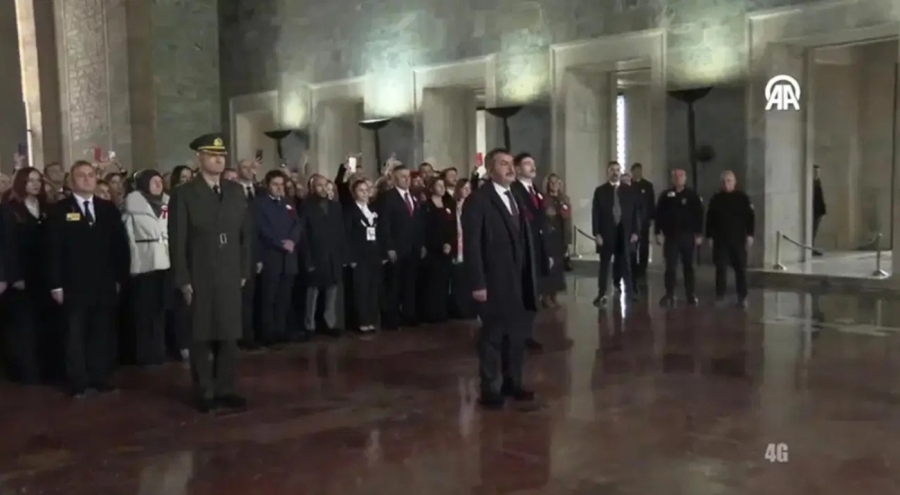 Bakan Tekin ve 81 ilden gelen öğretmenler Anıtkabir'de