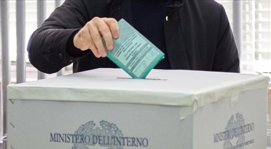 İtalya'da bölgesel seçimlerde mevcut dengeler korundu