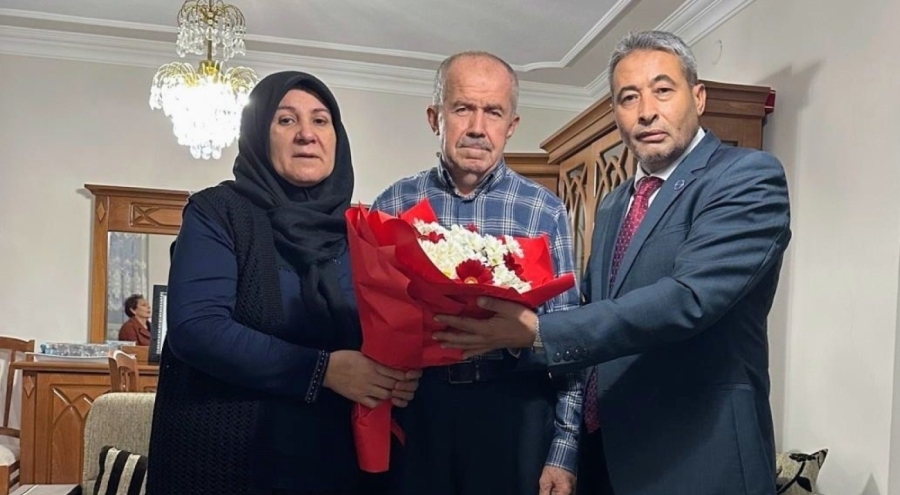 Bursalı şehit Serdar Uslu'nun öğretmen babasına anlamlı ziyaret