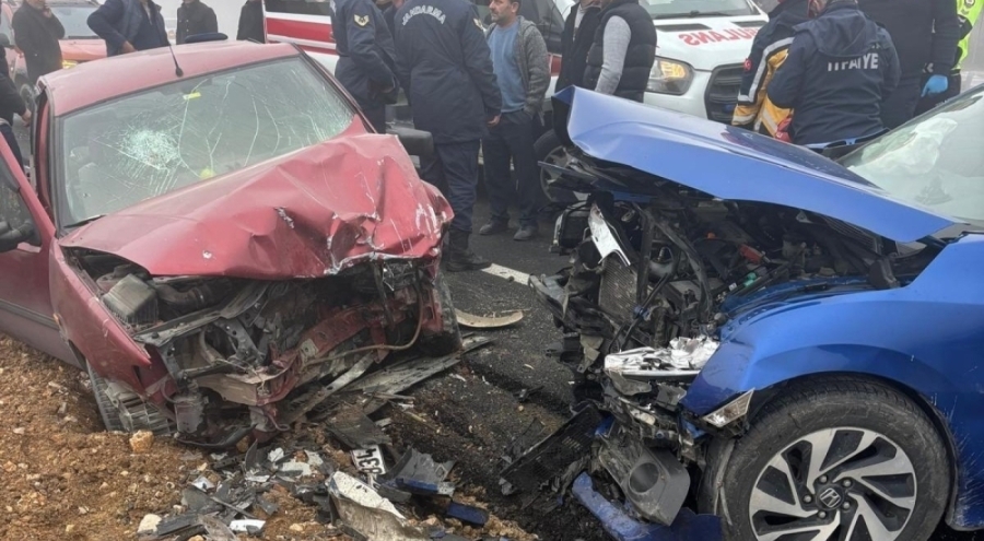 İki otomobil çarpıştı: 5 yaralı
