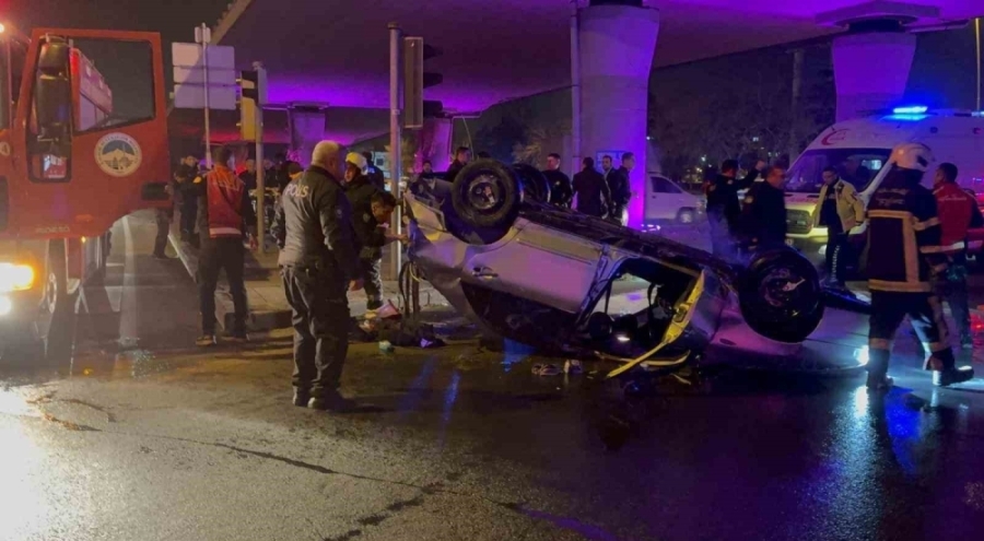 Kayseri'de polisin 'dur' ihtarına uymayan araç devrildi: 2 yaralı