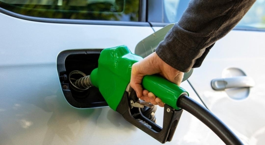 Akaryakıta beklenen indirim geldi