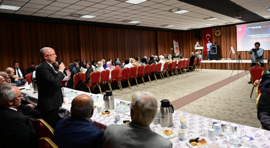 AK Parti Bursa İl Başkanı Davut Gürkan mezun olduğu okulda öğretmenler günü programına katıldı