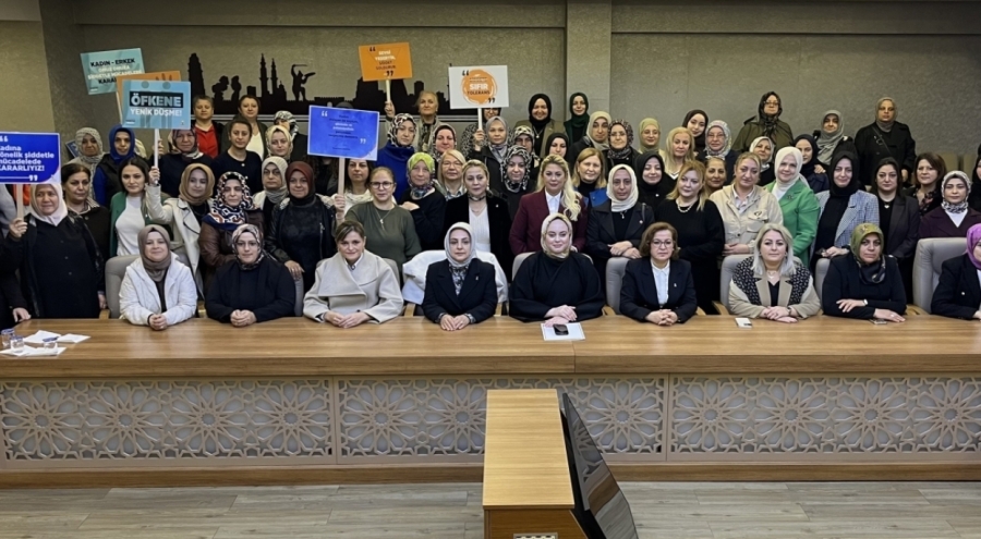 AK Parti Bursa Kadın Kolları Başkanı İmren Çavuşoğlu: "Kadına yönelik şiddet dünyanın ortak meselesidir"