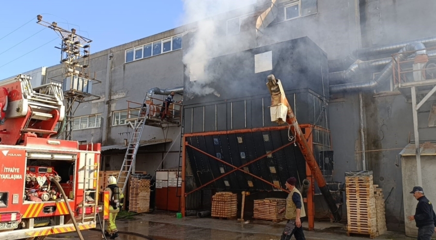 Bursa'da mobilya fabrikasında yangın! 1 işçi yaralandı