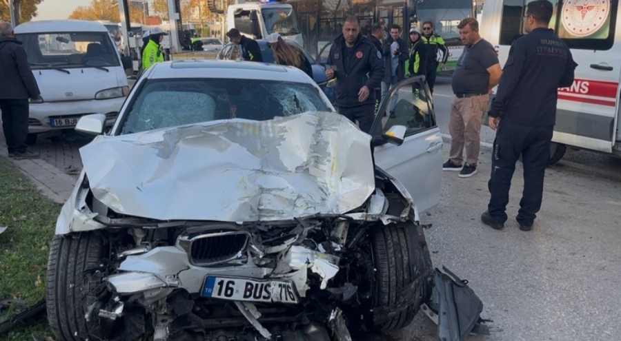 Bursa'da yarış yapan iki otomobil dehşet saçtı: Çok sayıda yaralı