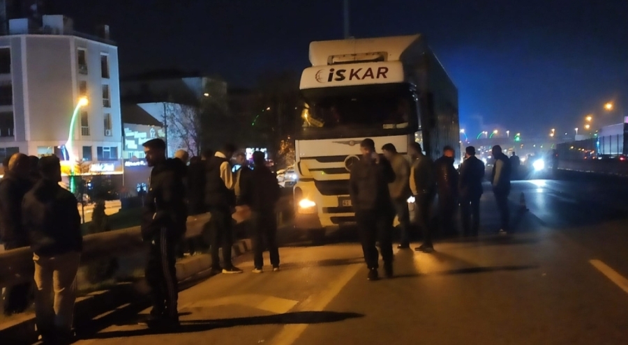 Kocaeli'de motosiklet yayaya çarptı: 2 kişi öldü