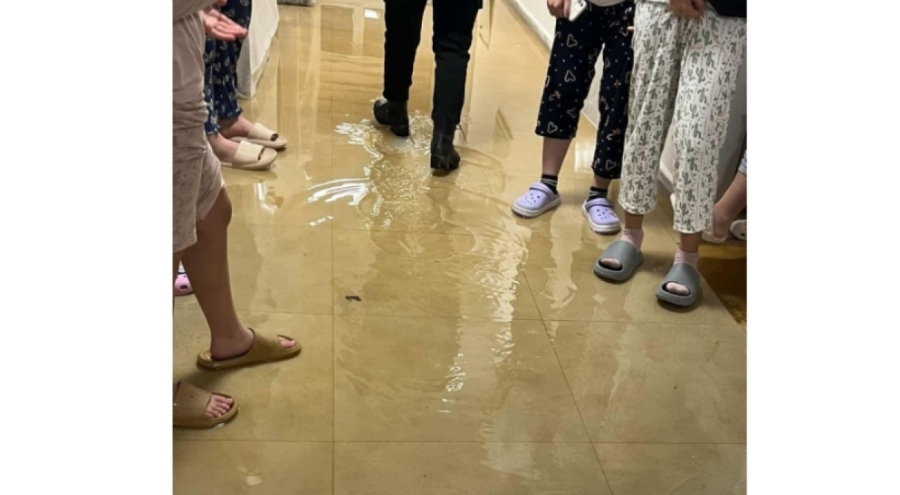 Kız yurdunda boru patladı, odaları su bastı