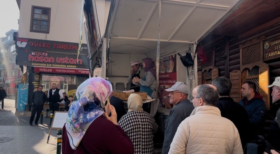Bursa'da taksicilerden şehitler için lokma hayrı