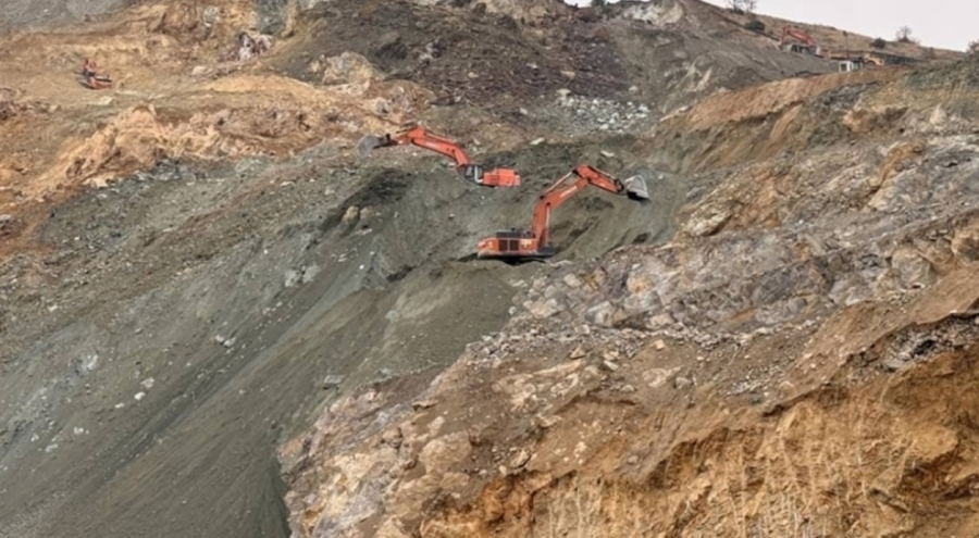 Göçük altında kalan 66 yaşındaki işçiyi arama çalışmaları 10'uncu gününde